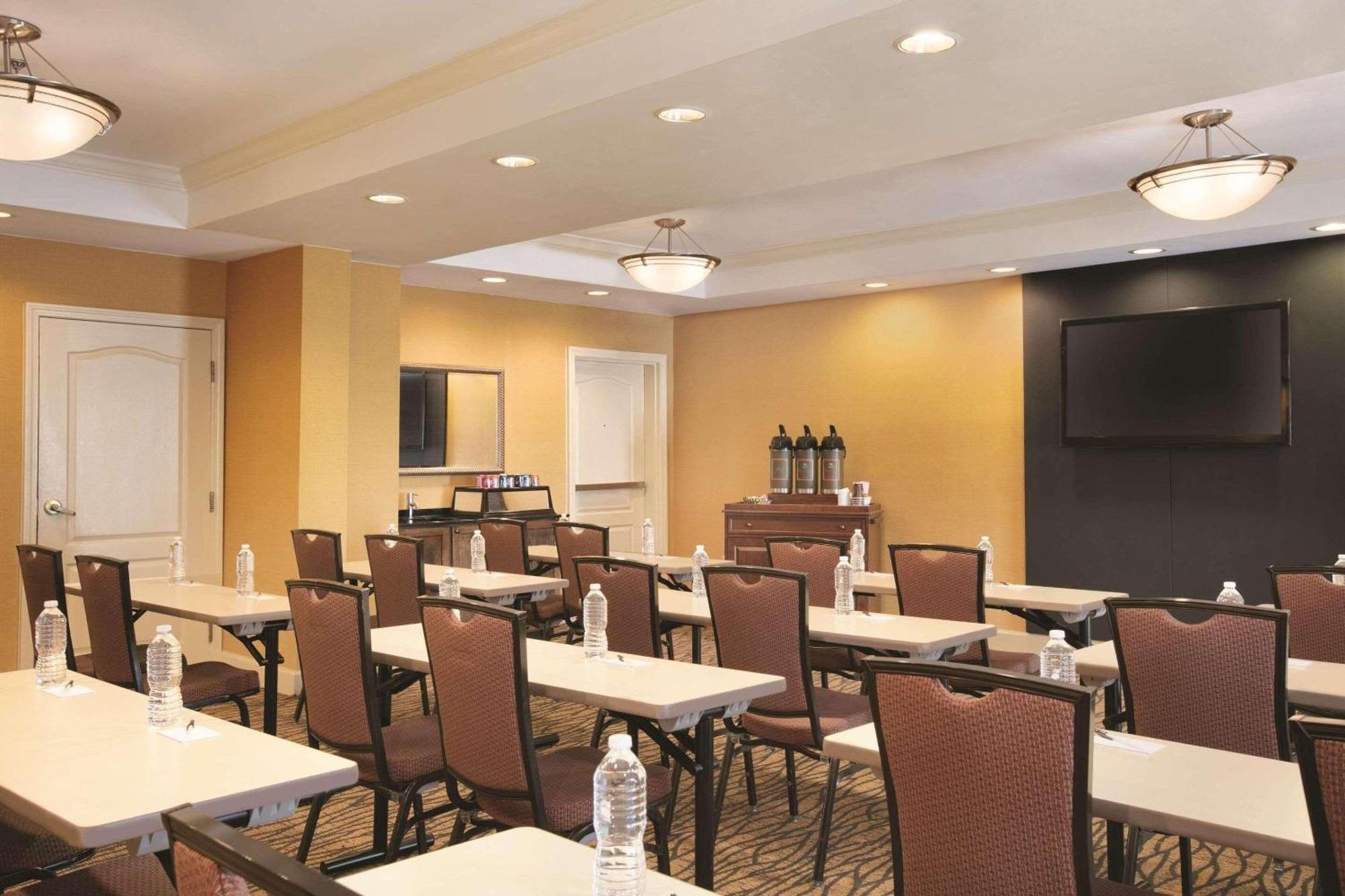 Country Inn & Suites By Radisson, Atlanta Airport North, Ga Hapeville Exterior photo