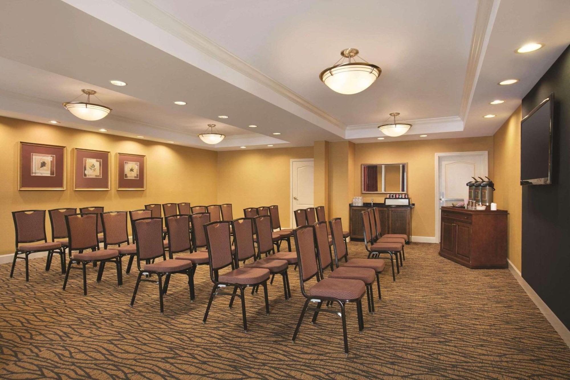 Country Inn & Suites By Radisson, Atlanta Airport North, Ga Hapeville Exterior photo